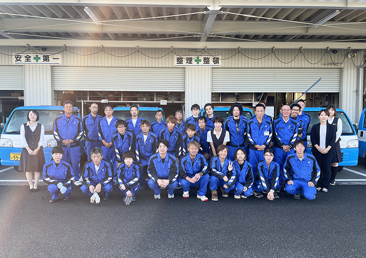 前田電気社員の集合写真